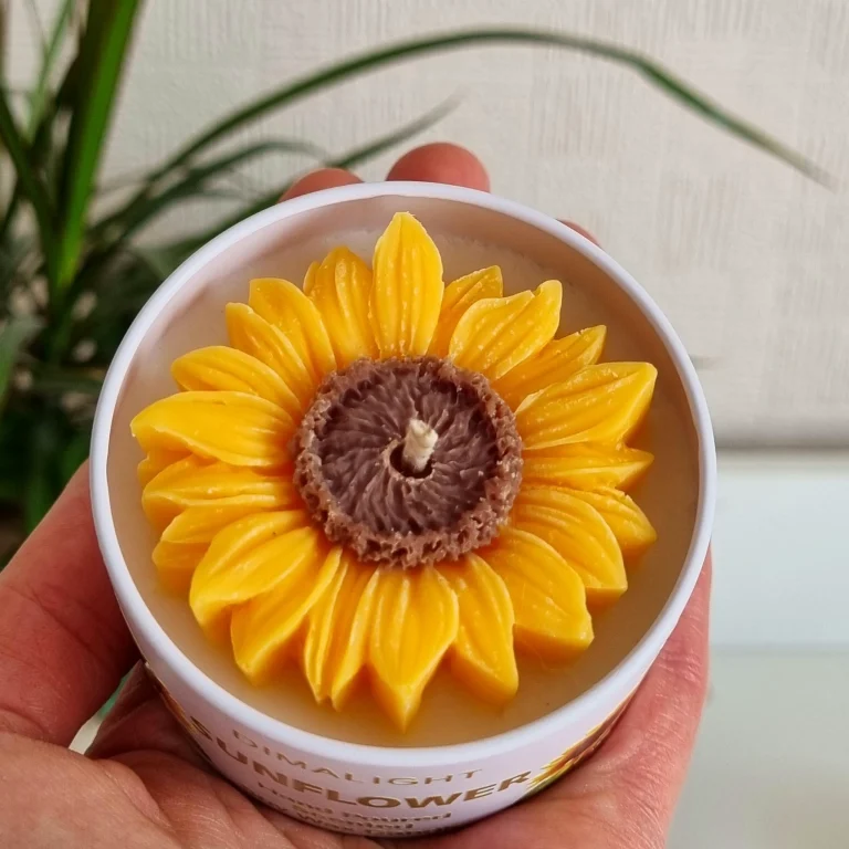 Dimalight Personalised Sunflower Candle – product photo 1